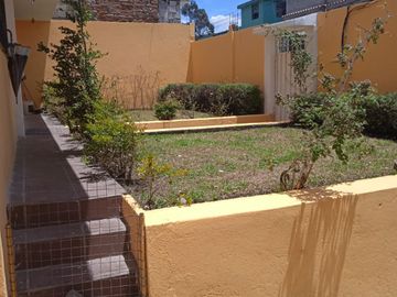 Venta de Casa unifamiliar en Vista Hermosa, Sector Loma de Puengasí