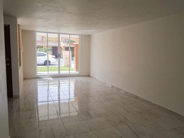 CASA EN VENTA EN LOMAS DE CASTILLOTLA