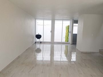 CASA EN VENTA EN LOMAS DE CASTILLOTLA