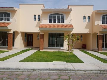 CASA EN VENTA EN LOMAS DE CASTILLOTLA