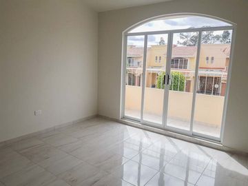 CASA EN VENTA EN LOMAS DE CASTILLOTLA
