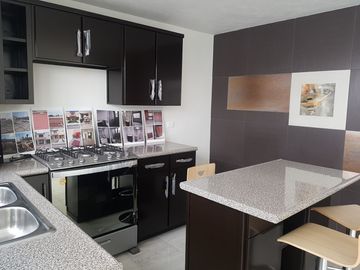 CASA EN VENTA EN LOMAS DE CASTILLOTLA