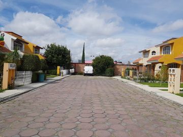 CASA EN VENTA EN LOMAS DE CASTILLOTLA