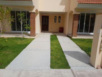 CASA EN VENTA EN LOMAS DE CASTILLOTLA