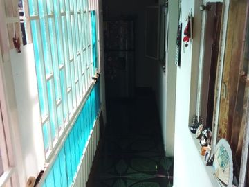 VENDO CASA 3 PISOS  BONITA, RENTABLE,  B EL CARMEN, VIA PRINCIPAL BOGOTA, JUNTO EL TUNALY S.  VICENTE