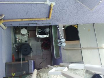 VENDO CASA 3 PISOS  BONITA, RENTABLE,  B EL CARMEN, VIA PRINCIPAL BOGOTA, JUNTO EL TUNALY S.  VICENTE