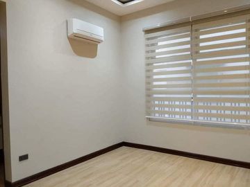 BRAND NEW MODERN HOUSE WITH POOL NEAR CLARK AND BALIBAGO