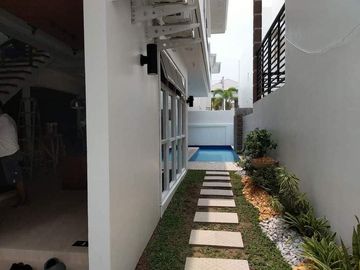 BRAND NEW MODERN HOUSE WITH POOL NEAR CLARK AND BALIBAGO