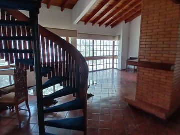 DEPARTAMENTO TIPO DUPLEX CON MEZZANINE - Urb. Tulipanes, Surco