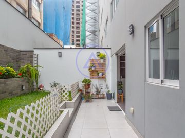 Venta de Departamento en 1er Piso – 171 m² – San Miguel – Patio y Jardín