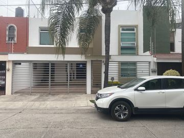 Casa en Venta Jardienes del Sol
