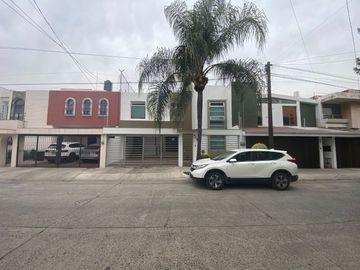 Casa en Venta Jardienes del Sol