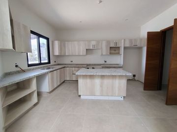 Casa de un piso, 190 m2, 3 rec, amenidades, privada en San Miguel de Allende