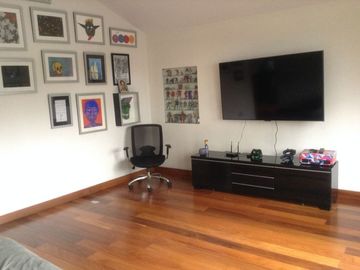 VENDO  CASA EN CALLE JOSE SABOGAL - URB. LA AURORA - MIRAFLORES