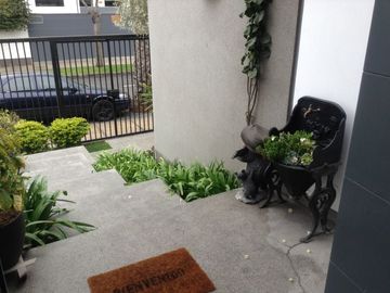 VENDO  CASA EN CALLE JOSE SABOGAL - URB. LA AURORA - MIRAFLORES