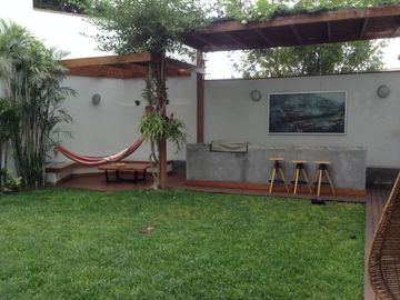 VENDO  CASA EN CALLE JOSE SABOGAL - URB. LA AURORA - MIRAFLORES