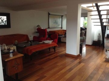 VENDO  CASA EN CALLE JOSE SABOGAL - URB. LA AURORA - MIRAFLORES