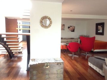 VENDO  CASA EN CALLE JOSE SABOGAL - URB. LA AURORA - MIRAFLORES