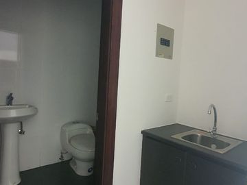Venta Oficina o Local La Floresta - Quito Madrid y Toledo, T - 117 m², $98.500