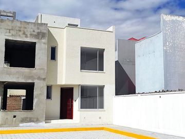 ✅Venta de casa dos plantas con espacios de confort, habitabilidad y con excelente ubicación en el centro urbano de Marianitas de Calderón, Norte de Qu