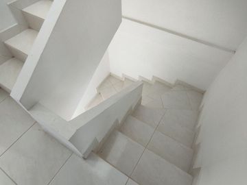 ✅Venta de casa dos plantas con espacios de confort, habitabilidad y con excelente ubicación en el centro urbano de Marianitas de Calderón, Norte de Qu
