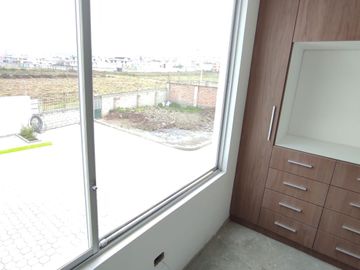 ✅Venta de casa dos plantas con espacios de confort, habitabilidad y con excelente ubicación en el centro urbano de Marianitas de Calderón, Norte de Qu