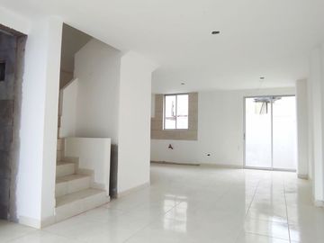 ✅Venta de casa dos plantas con espacios de confort, habitabilidad y con excelente ubicación en el centro urbano de Marianitas de Calderón, Norte de Qu