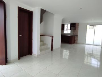 ✅Venta de casa dos plantas con espacios de confort, habitabilidad y con excelente ubicación en el centro urbano de Marianitas de Calderón, Norte de Qu