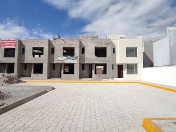 ✅Venta de casa dos plantas con espacios de confort, habitabilidad y con excelente ubicación en el centro urbano de Marianitas de Calderón, Norte de Qu