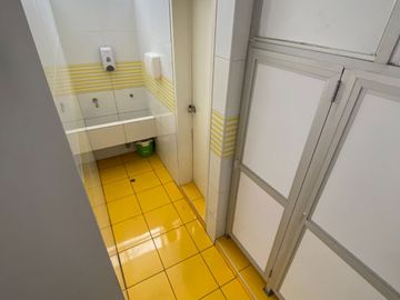 SE ALQUILA 2DO PISO CON 4 OFICINAS CERCA DEL METRO DE SAN JUAN DE LURIGANCHO