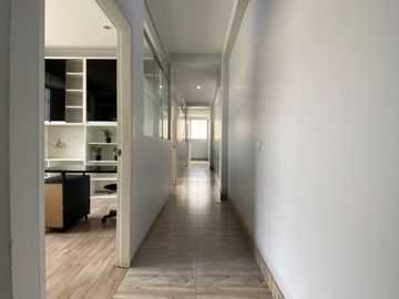 SE ALQUILA 2DO PISO CON 4 OFICINAS CERCA DEL METRO DE SAN JUAN DE LURIGANCHO