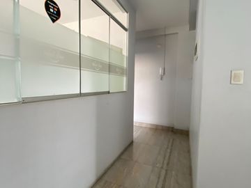 SE ALQUILA 2DO PISO CON 4 OFICINAS CERCA DEL METRO DE SAN JUAN DE LURIGANCHO