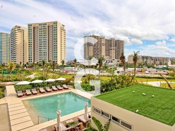 Departamento en Venta en Cancún en SLS Marina Beach con Terraza y Vista al Mar
