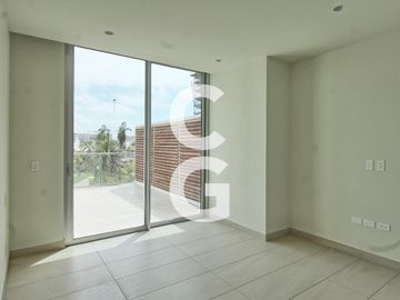 Departamento en Venta en Cancún en SLS Marina Beach con Terraza y Vista al Mar
