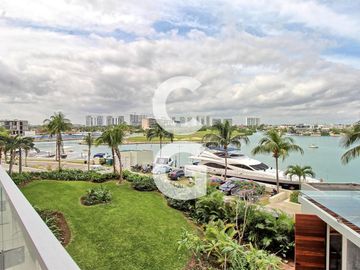 Departamento en Venta en Cancún en SLS Marina Beach con Terraza y Vista al Mar