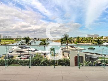 Departamento en Venta en Cancún en SLS Marina Beach con Terraza y Vista al Mar