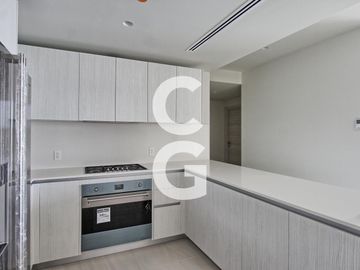 Departamento en Venta en Cancún en SLS Marina Beach con Terraza y Vista al Mar