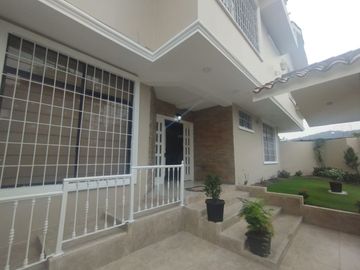 VENTA CASA URB. PUERTO AZUL - VIA A LA COSTA (VIVI)