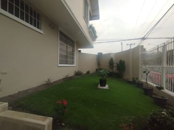 VENTA CASA URB. PUERTO AZUL - VIA A LA COSTA (VIVI)