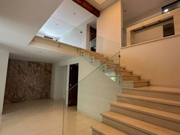 CASA EN VENTA FRACC. CUMBRES ALBERCA