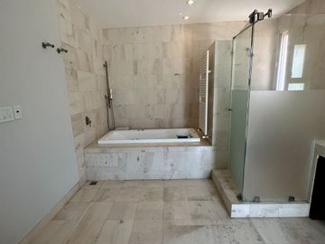 CASA EN VENTA FRACC. CUMBRES ALBERCA