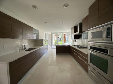 CASA EN VENTA FRACC. CUMBRES ALBERCA