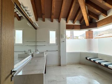 CASA EN VENTA FRACC. CUMBRES ALBERCA