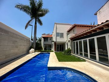 CASA EN VENTA FRACC. CUMBRES ALBERCA