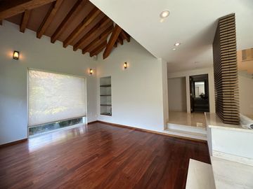 CASA EN VENTA FRACC. CUMBRES ALBERCA