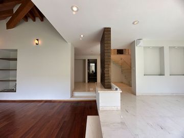 CASA EN VENTA FRACC. CUMBRES ALBERCA