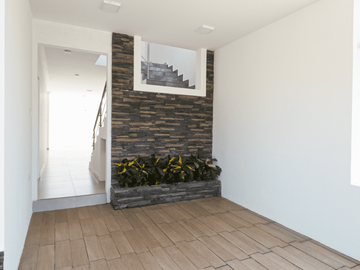 Venta Casa Samborondon, Urb. San Antonio, Diagonal Plaza Tía