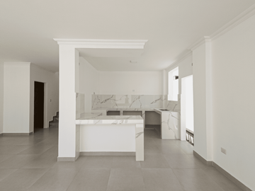 Venta Casa Samborondon, Urb. San Antonio, Diagonal Plaza Tía