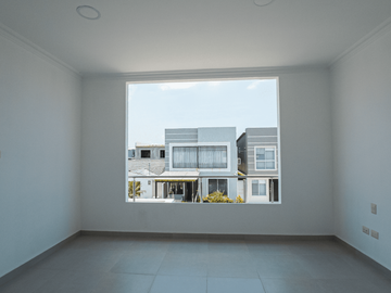 Venta Casa Samborondon, Urb. San Antonio, Diagonal Plaza Tía