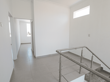 Venta Casa Samborondon, Urb. San Antonio, Diagonal Plaza Tía